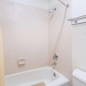 Deluxe Queen Suite